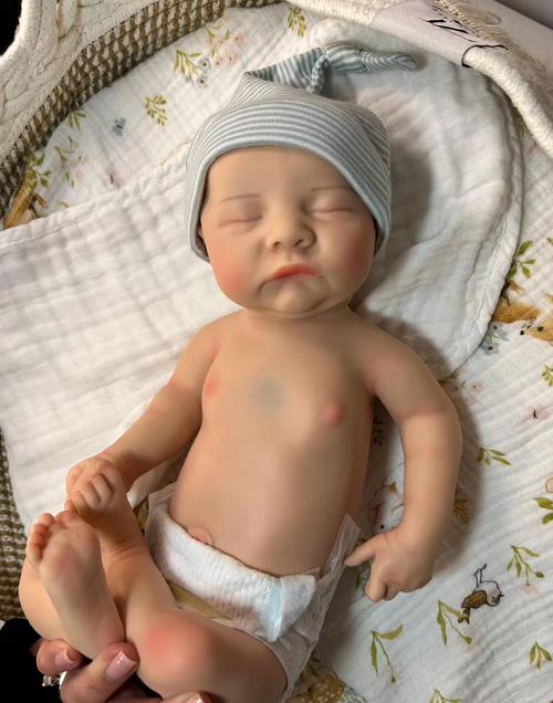 "Levi" the Playful 40cm Full Body Hyper realistic Silicone Reborn Boy – A Lifelike Companion